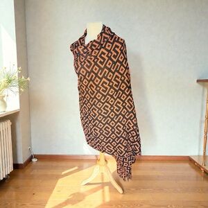 Vintage Nordic Heritage Icelandic Pattern Wool-Blend Shawl